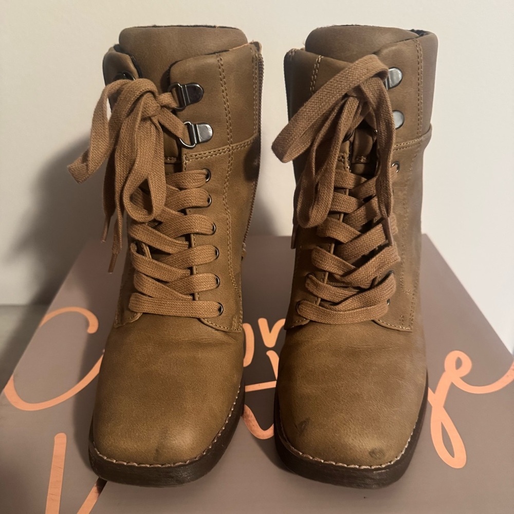 Stylish Tan Ankle Boots with Block Heel
